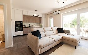 Ava Central Apartment